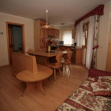 Casa Maurivan Ξενοδοχείο με διαμερίσματα Canazei