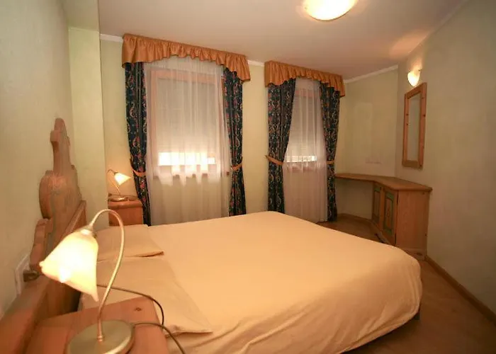 Casa Maurivan Lägenhetshotell Canazei